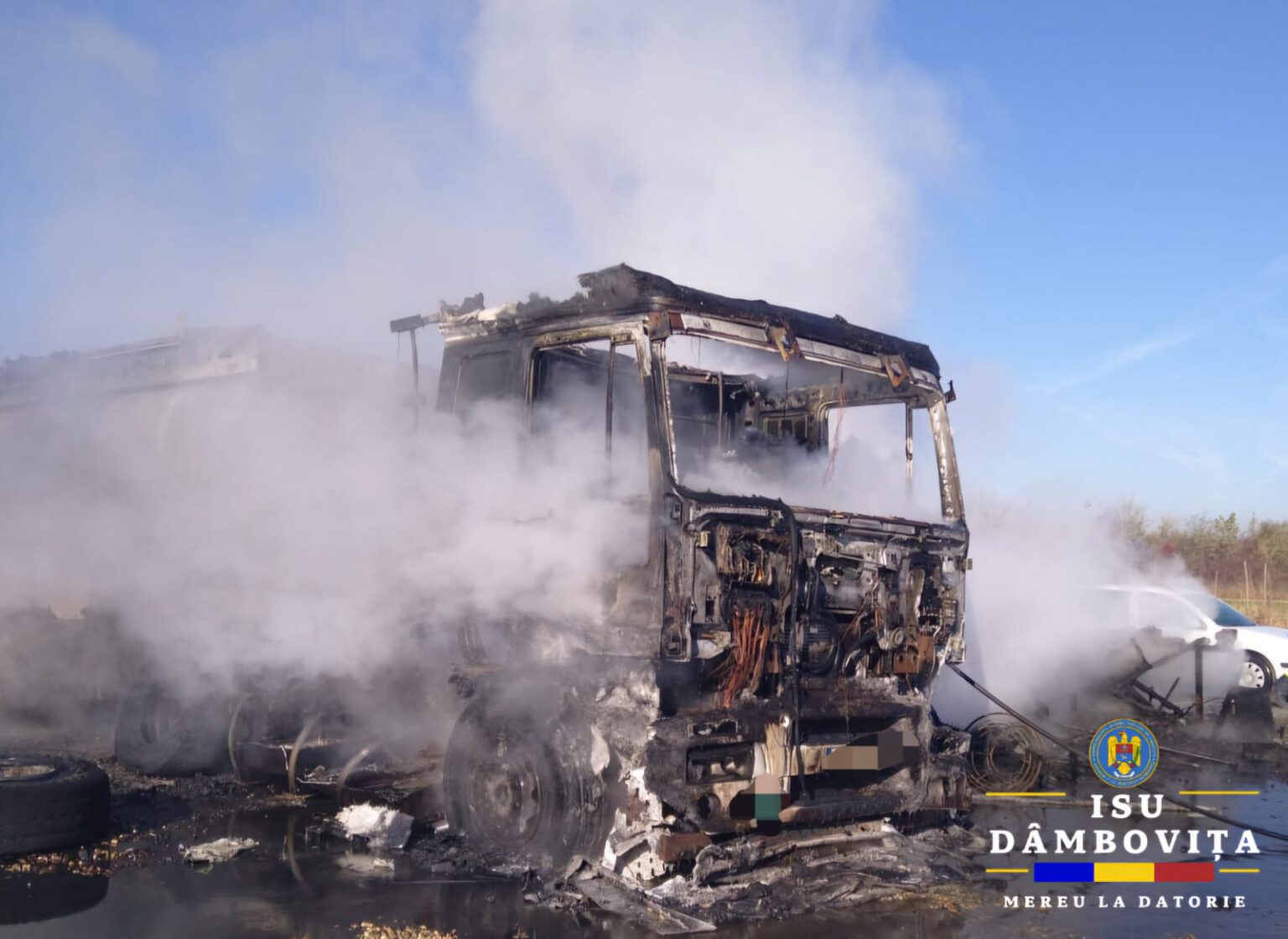 Camion în flăcări și anexă gospodărească distrusă, pompierii din cadrul Detașamentului Titu au intervenit rapid într-un incendiu izbucnit în localitatea Odobești