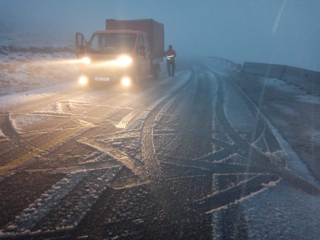S-a închis circulația pe Transalpina (DN 67C) din cauza condițiilor meteo nefavorabile, începând de luni, 11 noiembrie 2024