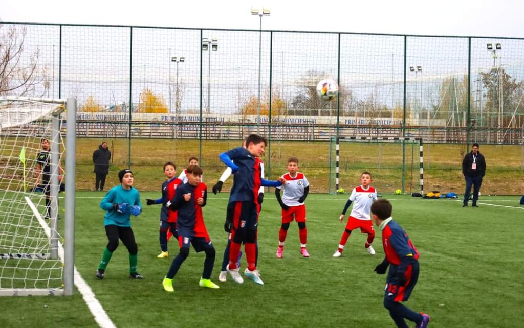 Fotbal de viitor la Târgoviște: Juniorii U11 strălucesc pe teren Fotbal de viitor, Târgoviște a fost gazda unei competiții pline de energie și entuziasm pentru juniorii U11, unde echipele Chindia, Phoenix, Kinder 2