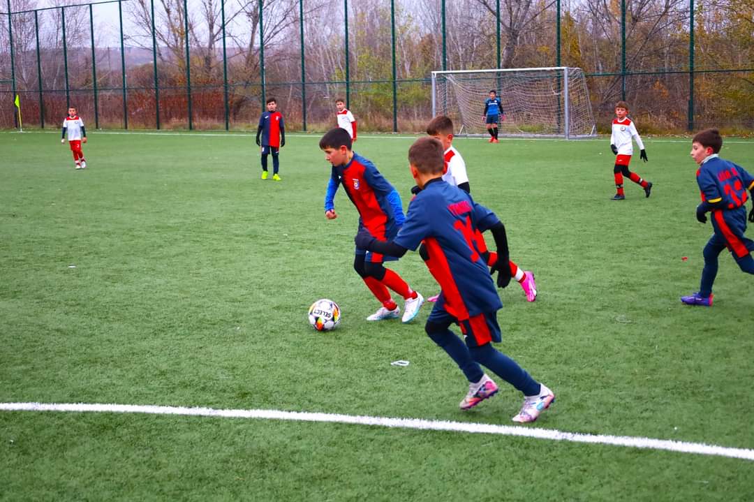 Fotbal de viitor, Târgoviște a fost gazda unei competiții pline de energie și entuziasm pentru juniorii U11, unde echipele Chindia, Phoenix, Kinder 2