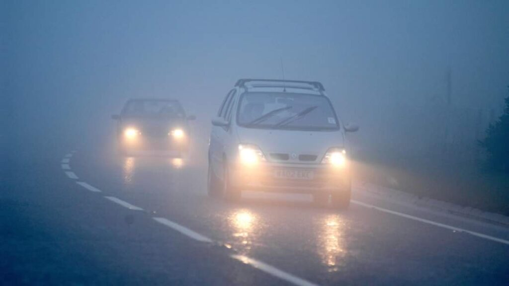Recomandări pentru șoferi și pietoni în condiții de ceață densă pe drumurile din județ ,  autoritățile fac apel la  șoferi și pietoni