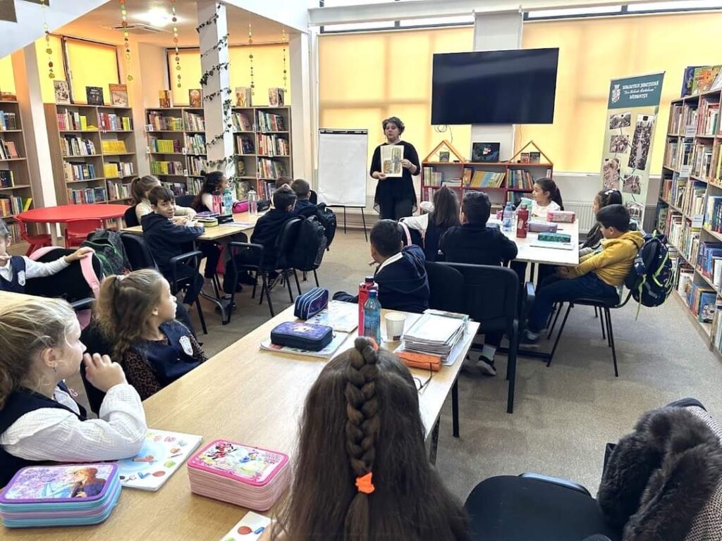 „Școala altfel” la Bibliotecă,  Filiala pentru Copii a Bibliotecii Județene Dâmbovița a fost locul unde elevii clasei I de la Colegiul Național Pedagogic