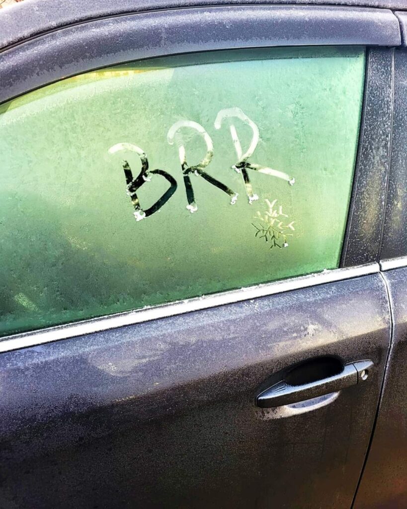  Municipiul Târgoviște s-a trezit cu  -5 grade Celsius  în această dimineață de 17 noiembrie, România se confruntă cu o răcire semnificativă