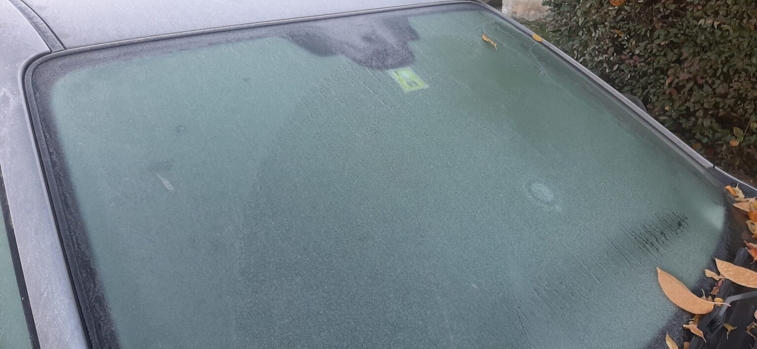 Gerul de noiembrie acoperă România: Recorduri de temperaturi negative în depresiuni, astăzi 6 noiembrie 2024 , vreme extrem de rece în toată țara.