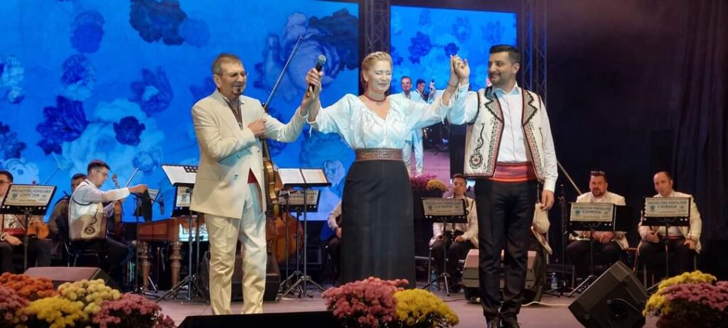 Trofeul Festivalului-Concurs Național „Ileana Sărăroiu” 2024,  a fost câștigat de Valentina Oprea din Balș, județul Olt , Gala a fost o seară de neuitat pentru tinerii talentați ai folclorului românesc