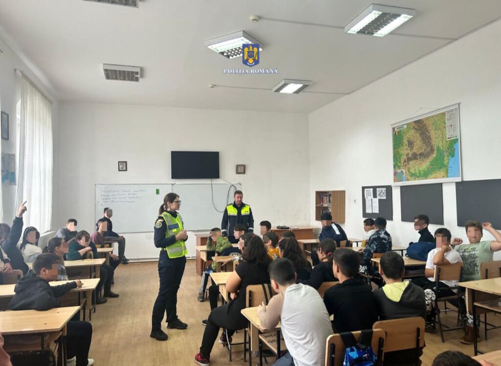 Polițiștii din cadrul Biroului Siguranță Școlară și Biroului pentru Protecția Animalelor au desfășurat o serie de sesiuni educațional