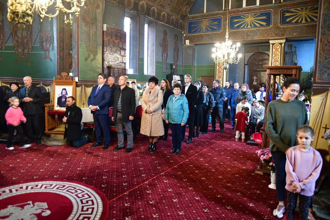 Parohia Ghergani și-a primit noul preot: Părintele Dinu Marian, o sursă de inspirație pentru comunitate care ieri a fost martoră la un moment deosebit: instalarea noului preot.