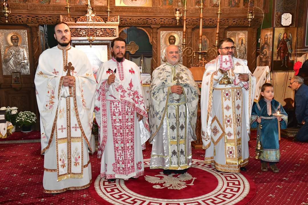 Parohia Ghergani și-a primit noul preot: Părintele Dinu Marian, o sursă de inspirație pentru comunitate care ieri a fost martoră la un moment deosebit: instalarea noului preot.