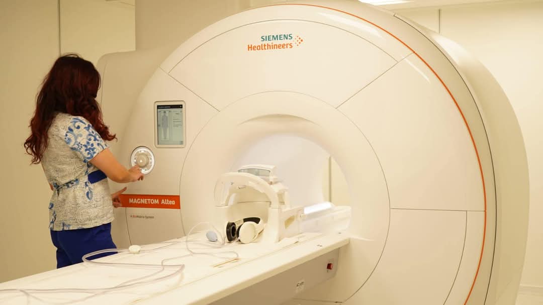 Spitalul Județean de Urgență Târgoviște a inaugurat un echipament RMN de tehnologie Tesla, un sistem de imagistică modern care