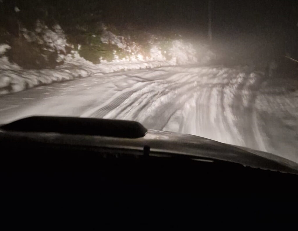 Intervenție promptă a echipei Salvamont Salvaspeo Dâmbovița pentru salvarea a doi turiști din Constanța aflați în dificultate Pe data de 11 noiembrie 2024, echipa Salvamont Salvaspeo Dâmbovița, coordonată de Șeful Serviciului, Deaconescu Ștefan Răzvan,