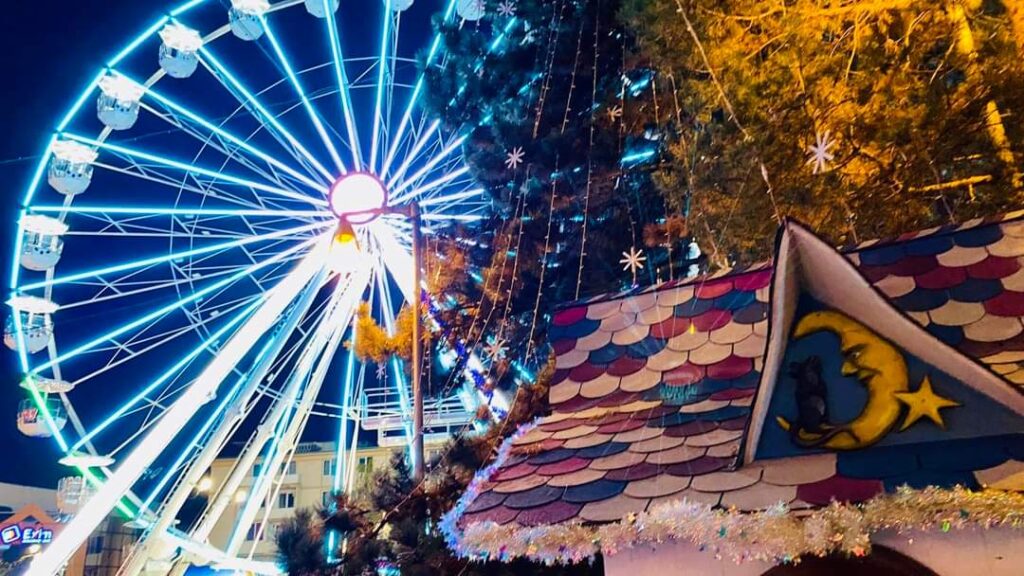 Târgul de Crăciun de la Craiova s-a deschis în această seară , s-a intrat în atmosfera sărbătorilor de iarnă cu un eveniment deosebit.