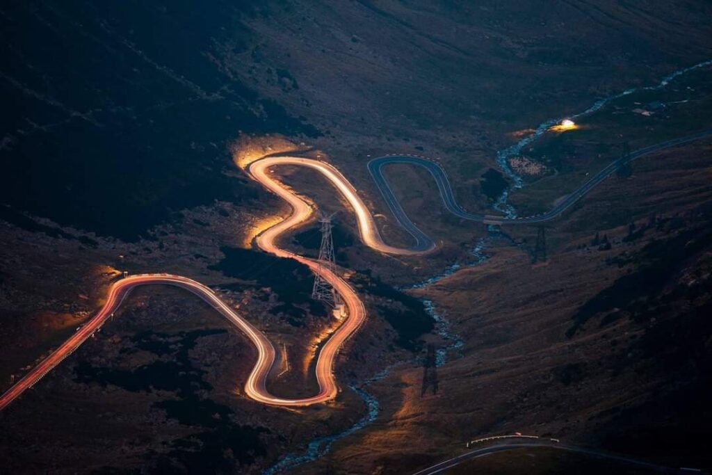 Transfăgărășanul se va  închide pentru iarnă, cel mai probabil avand bună  în vedere evoluția vremii în următoarele ore ,  condițiilor meteo severe