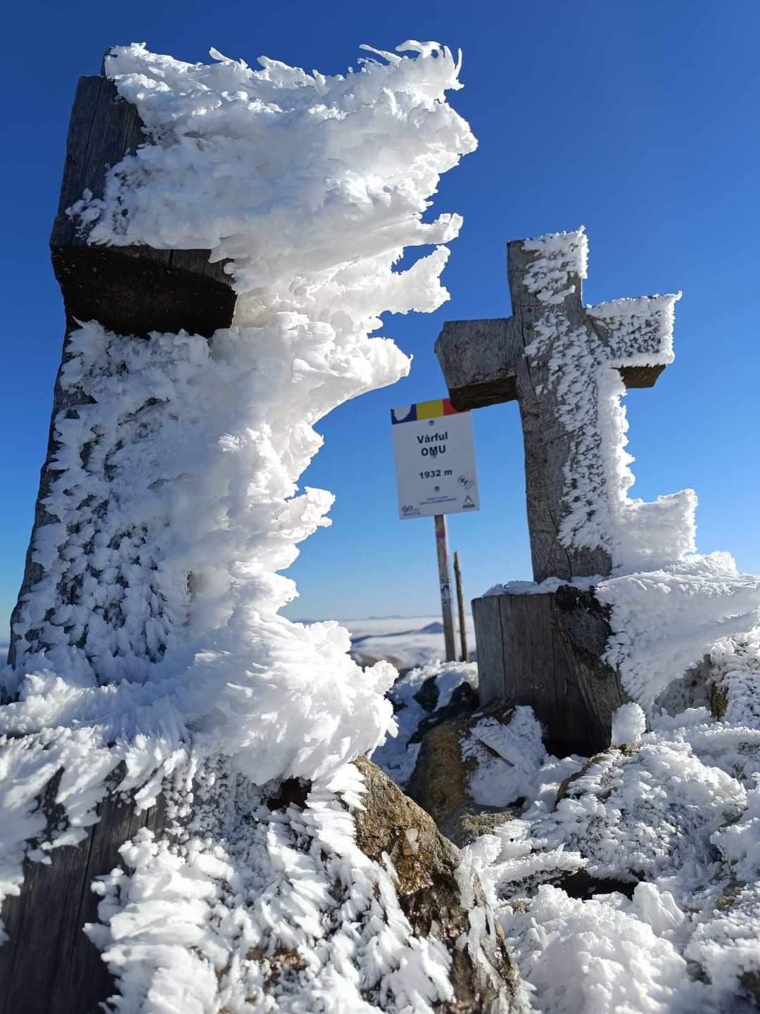 Astăzi, "Imaginile Zilei", un peisaj spectaculos din Carpații Orientali. Vârful Omu, cel mai înalt vârf din Munții Suhard, se înalță la 1932 metri