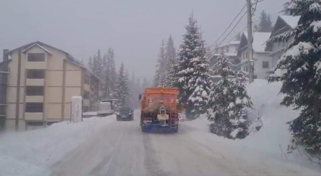 Vreme extremă pe Transalpina, zona Rânca se confruntă cu rafale de vânt ce depășesc 100 km/h, viscol puternic și ninsoare abundentă.
