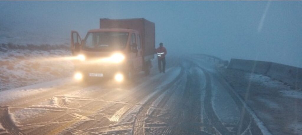 Atenționare din parte CNAIR: Posibile precipitații sub formă de lapoviță și ninsoare pe DN 67C Atenționare din parte CNAIR: Posibile precipitații sub formă de lapoviță și ninsoare pe DN 67C, între Rânca și Obârșia Lotrului.