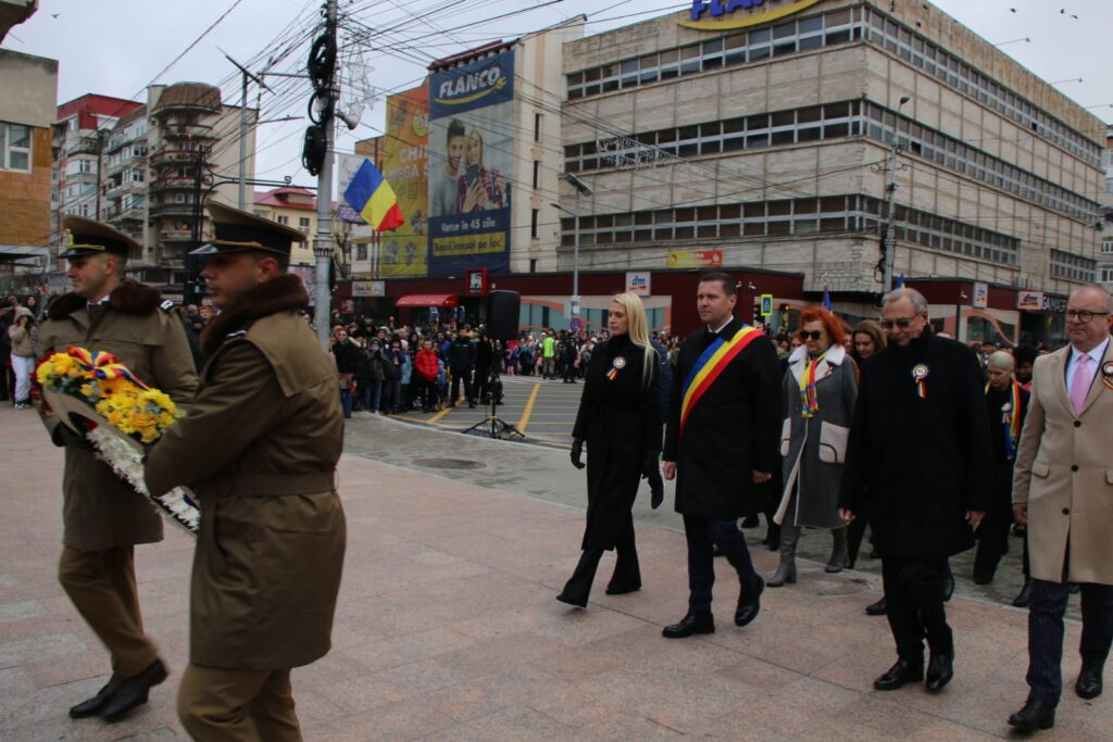 Ziua Națională a României sărbătorită cu mândrie la Târgoviște, în ciuda vremii reci.