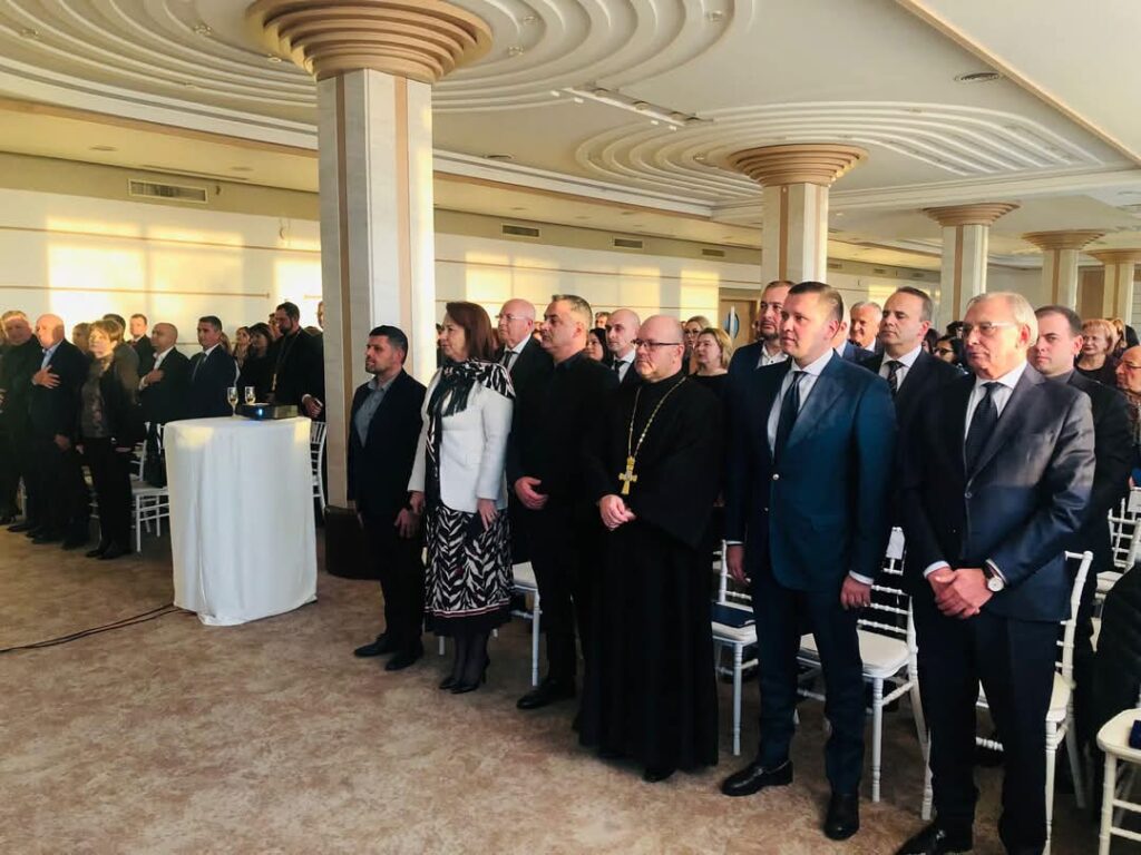 Președintele CJ Dâmbovița, Corneliu Ștefan, a participat la aniversarea a 25 de ani de la înființarea Casei de Asigurări de Sănătate Dâmbovița Președintele CJ Dâmbovița, Corneliu Ștefan, a participat la aniversarea a 25 de ani de la înființarea Casei de Asigurări de Sănătate Dâmbovița.