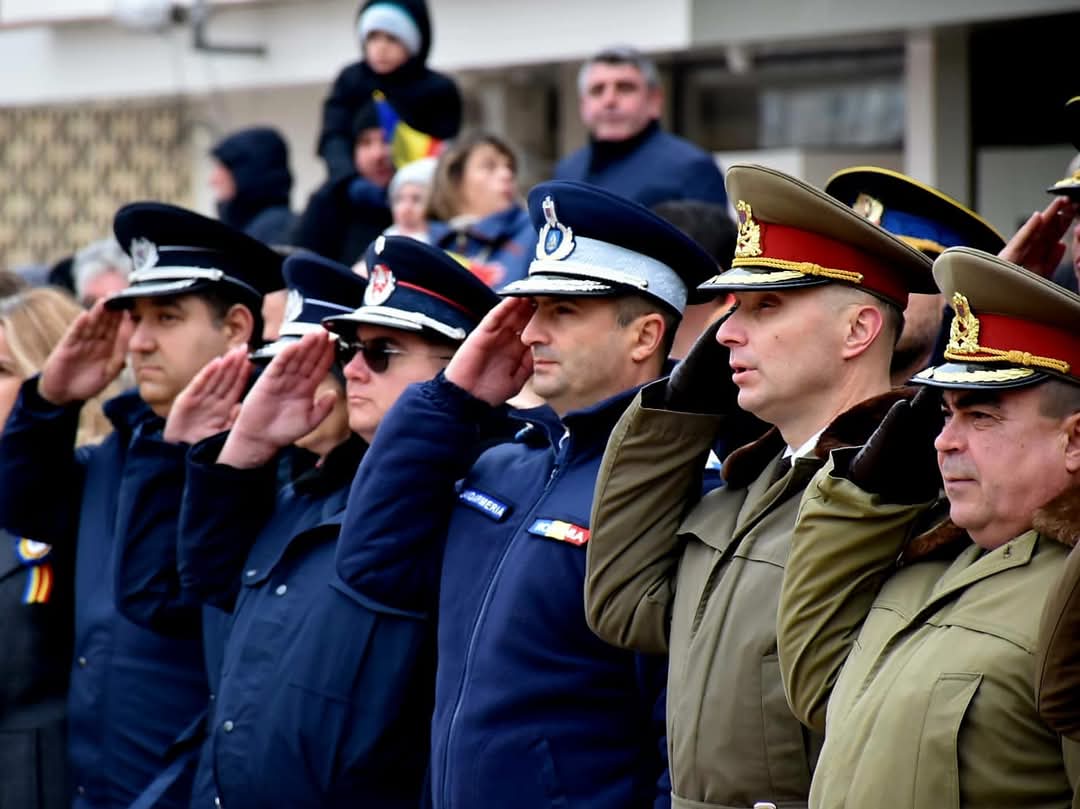 Jandarmeria Dâmbovița a fost prezentă, astăzi, în Piața Tricolorului din municipiul Târgoviște, pentru a asigura măsurile de ordine publică