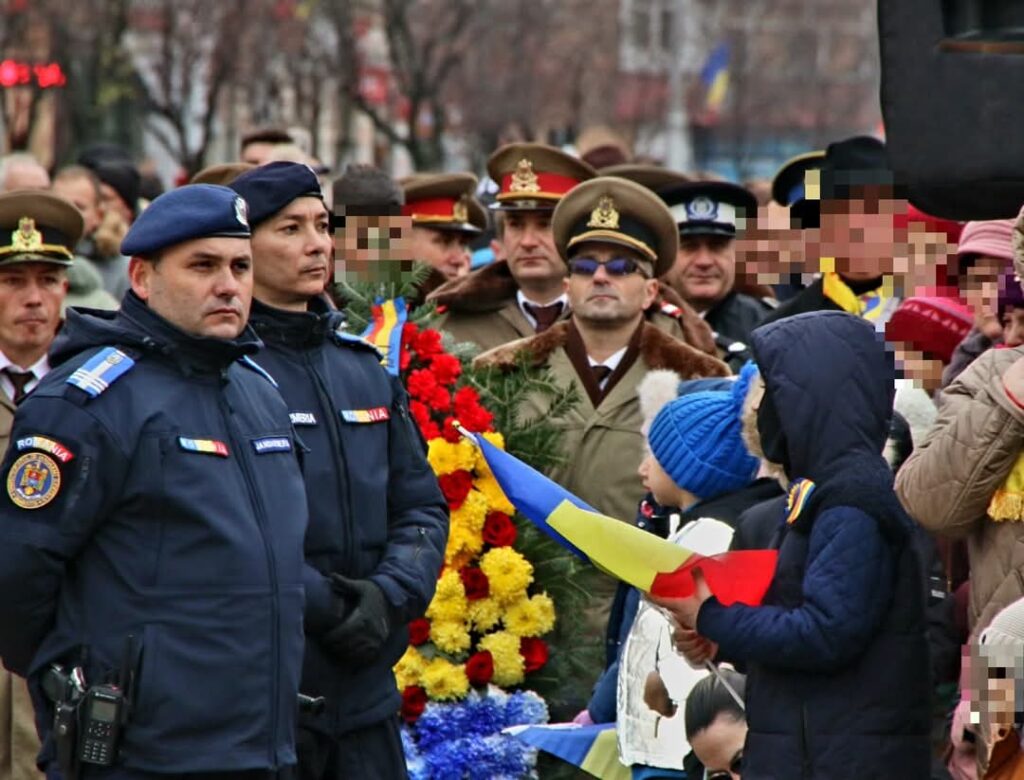 Jandarmeria Dâmbovița a fost prezentă, astăzi, în Piața Tricolorului din municipiul Târgoviște, pentru a asigura măsurile de ordine publică