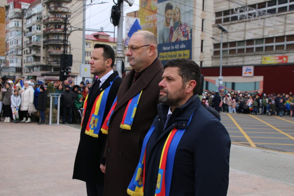 Ziua Națională a României sărbătorită cu mândrie la Târgoviște, în ciuda vremii reci.