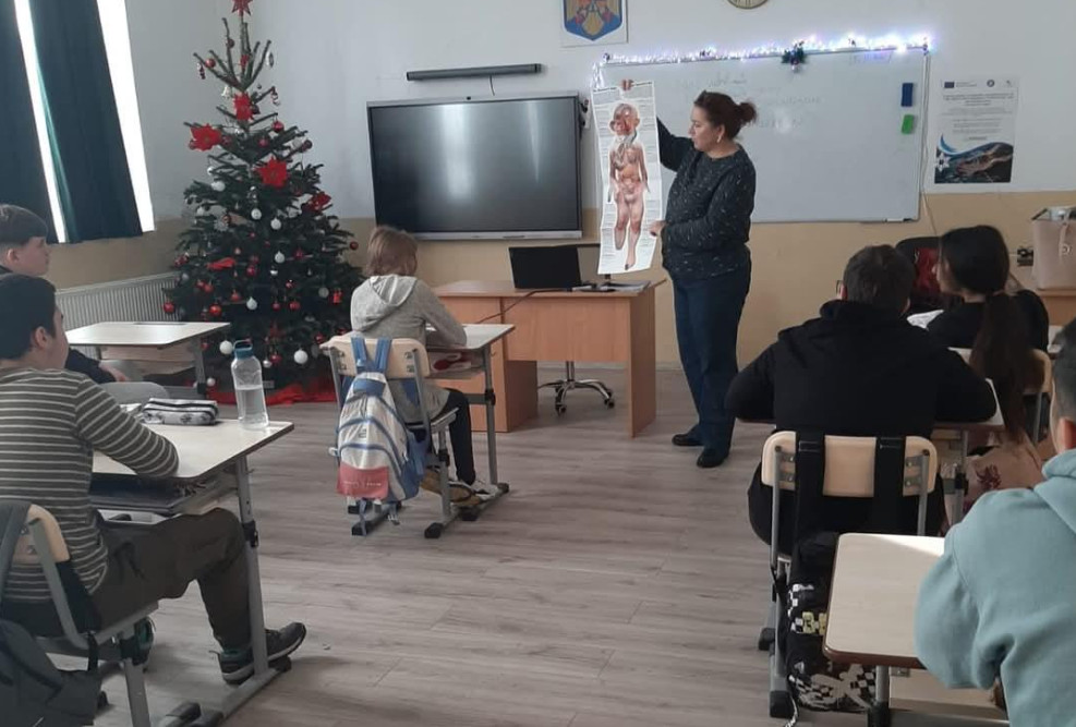 Prevenirea consumului de droguri, prioritate în școlile din Dâmbovița, într-o inițiativă educativă remarcabilă, Școala Gimnazială Dragomirești