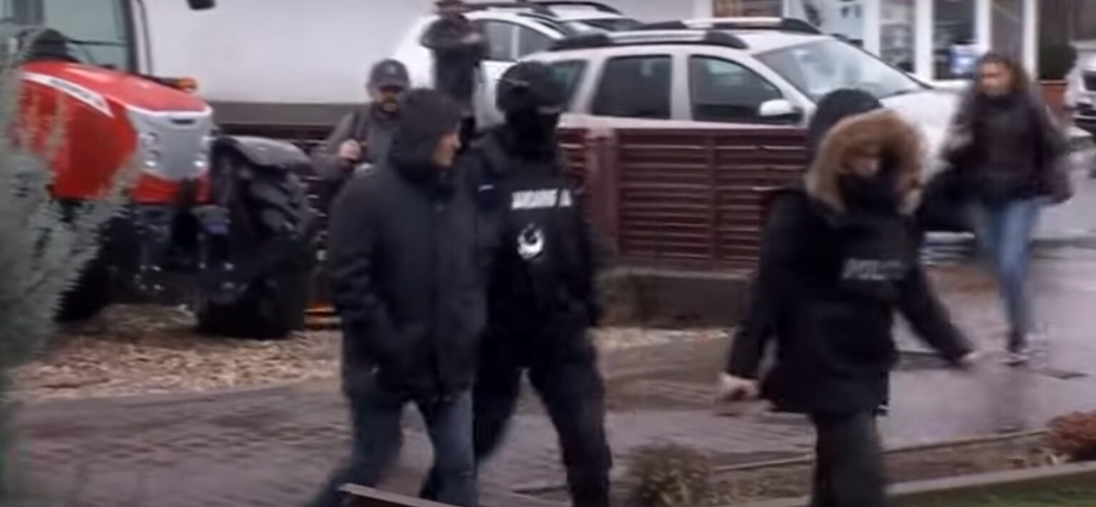 Primarul din Crevedia, arestat pentru 30 de zile pentru trafic de persoane Primarul din Crevedia, arestat pentru 30 de zile pentru trafic de persoane, Tribunalul Dâmbovița a decis, miercuri, arestarea