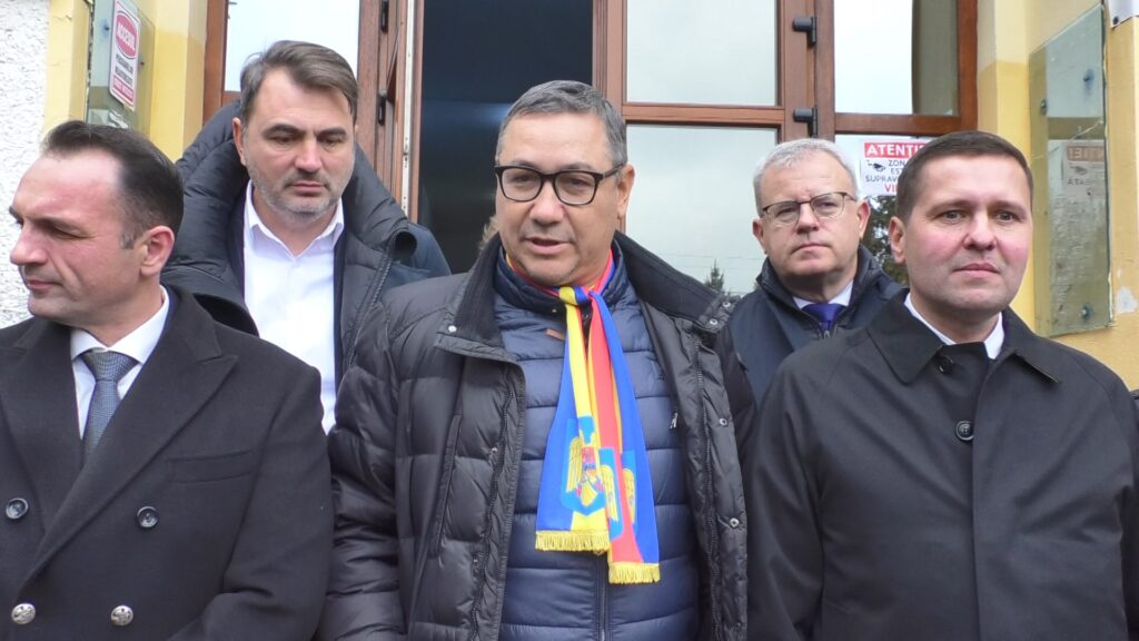 Deputatul PSD Dâmbovița, Victor Ponta: Trebuie să promovăm interesul național al României, fără influențe externe sau influențe din partea celor pe care îi numește „conservele sorosiste Victor Ponta a votat în Târgoviște, alături de liderii locali, pentru o echipă puternică care face lucruri bune în Dâmbovița.