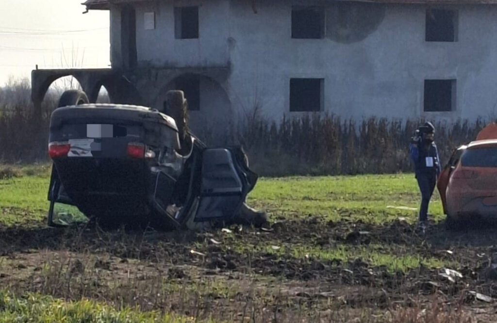 Au văzut moartea cu ochii la Bălteni: Patru persoane rănite în urma coliziunii între trei autoturisme Au văzut moartea cu ochii.Un accident rutier s-a produs astăzi, 13 decembrie 2024, pe drumul din localitatea Bălteni, județul Dâmbovița