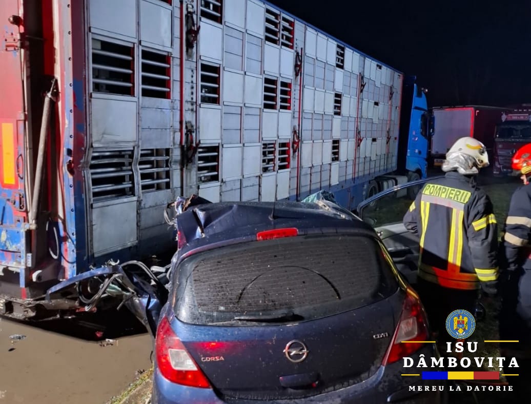 Accident mortal în municipiul Târgoviște, un autoturism a intrat într-un autocamion parcat.