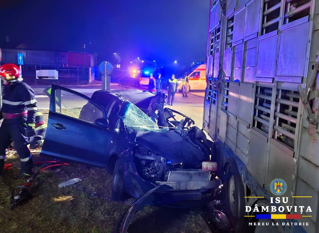 Accident mortal în municipiul Târgoviște, un autoturism a intrat într-un autocamion parcat.