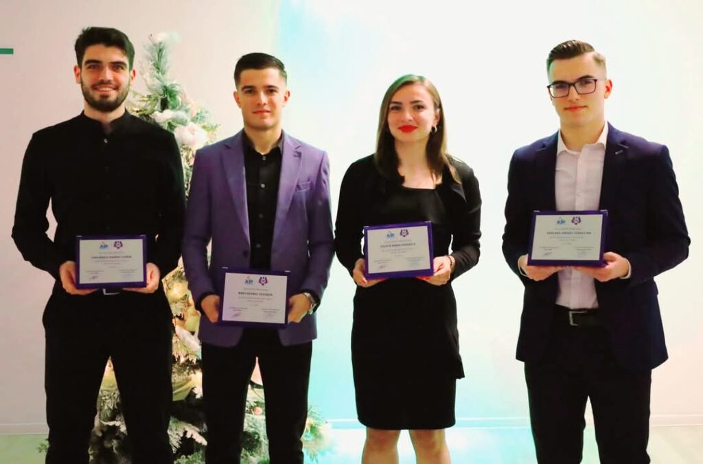 Tinerii arbitri din Dâmbovița, distinși la Gala arbitrajului dâmbovițean pentru performanțele din 2024 Tinerii arbitri din Dâmbovița, distinși la Gala arbitrajului dâmbovițean pentru performanțele din 2024.