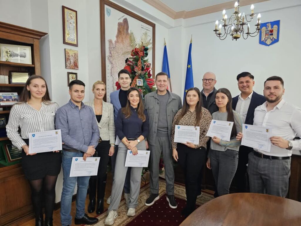 Tinerii din Dâmbovița, susținuți prin Programul de Internship al Consiliului Județean.