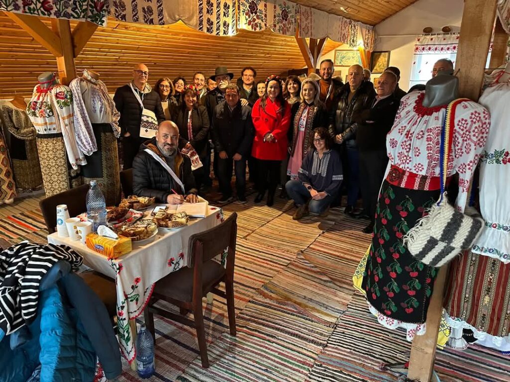 Vizită de onoare la Muzeul de Folclor „Cristina Ilie”, o întâlnire între tradiție și inovație Vizită de onoare la Muzeul de Folclor "Cristina Ilie", o întâlnire între tradiție și inovație