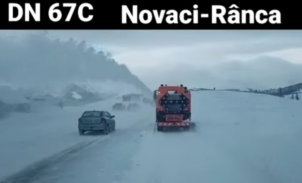 Acum, autofreze CNAIR sunt  în acțiune pe DN 67C pentru îndepărtarea zăpezii.