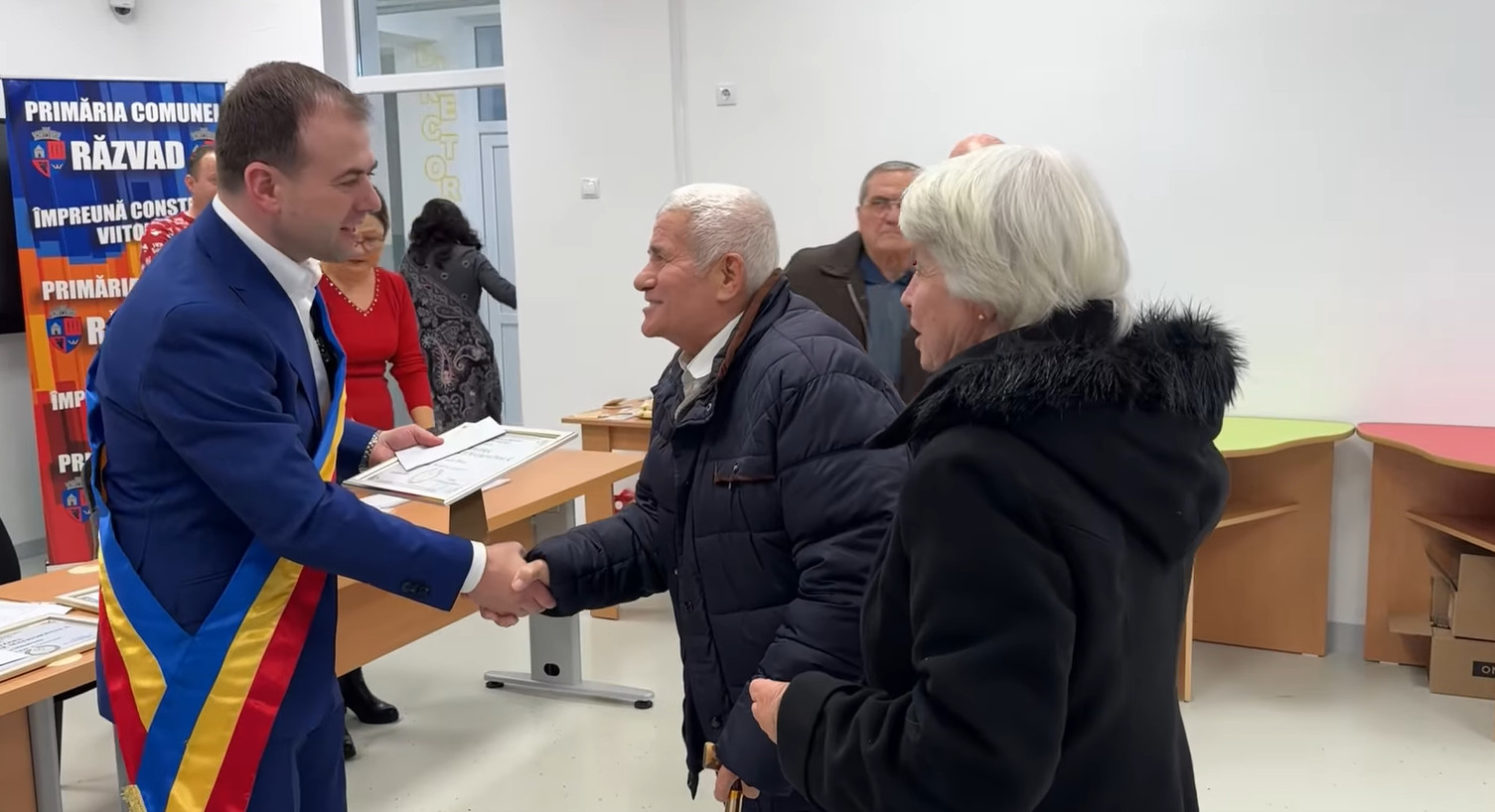 16 cupluri au fost premiate pentru 50 de ani de căsnicie la Răzvad. VIDEO