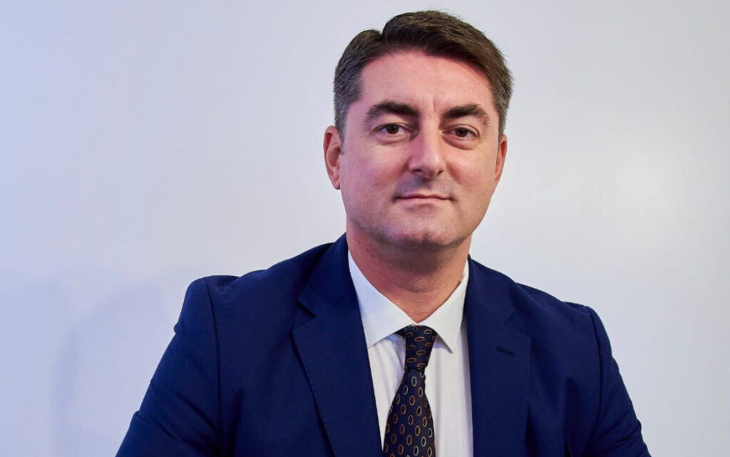 Iacob Constantin Ciprian: „Vă mulțumesc din suflet tuturor!” – AUR Dâmbovița obține un mandat de Senator și reprezentare în Camera Deputaților După alegerile recente, AUR Dâmbovița își consolidează prezența în Parlamentul României, obținând un mandat de Senator prin Iacob