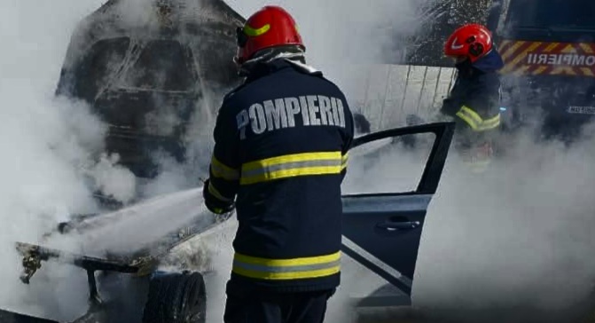 Incendiu la un autoturism în Gura Ocniței, intervenție rapidă a pompierilor care au fost solicitați să intervină pentru stingerea flăcărilor.