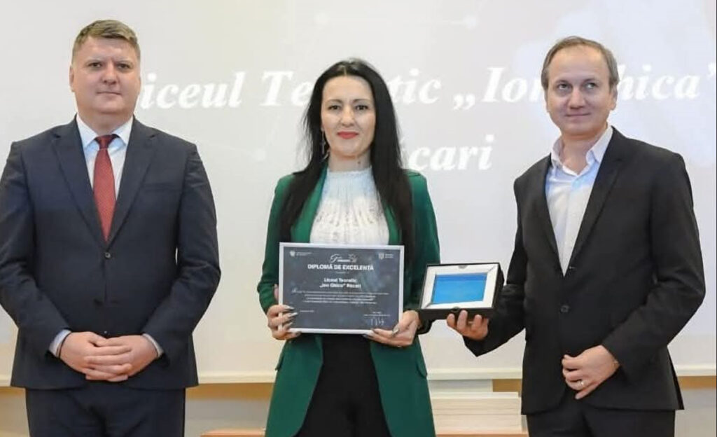  Liceul Teoretic "Ion Ghica" din Răcari a primit cu mândrie Diploma de Excelență la prestigioasa Gală a Educației, un eveniment emblematic organizat