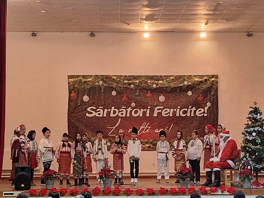 Magie de Crăciun la Școala Gimnazială Malu cu Flori: Primarul Ion Constantin a fost mesagerul lui Moș Crăciun.