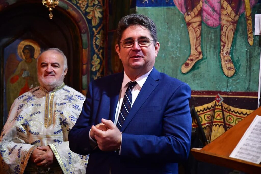 Hramul Bisericii „Sfântul Ierarh Nicolae” din Ghimpați, în data de 6 decembrie 2024, comunitatea din Ghimpați a sărbătorit cu multă evlavie