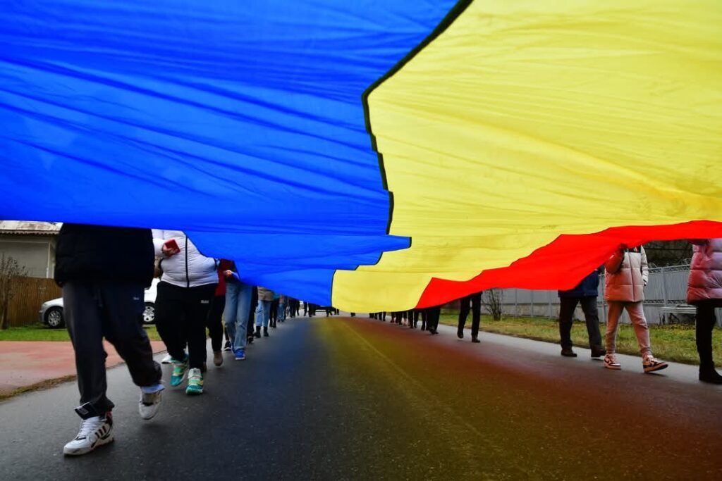Marșul Tricolorului în Ghimpați, 22 decembrie 2024, după ceremonia solemnă de comemorare a eroilor parașutiști din Armata Română.