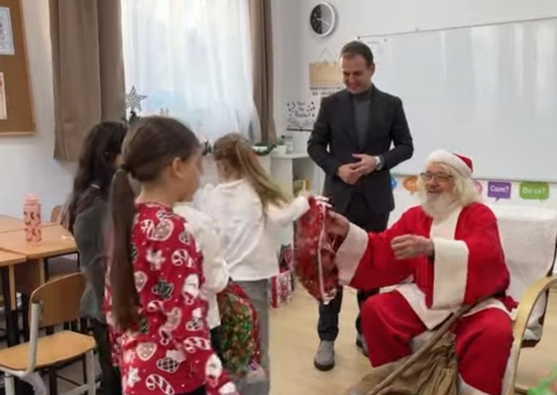 Moș Crăciun a adus magia sărbătorilor în Răzvad.