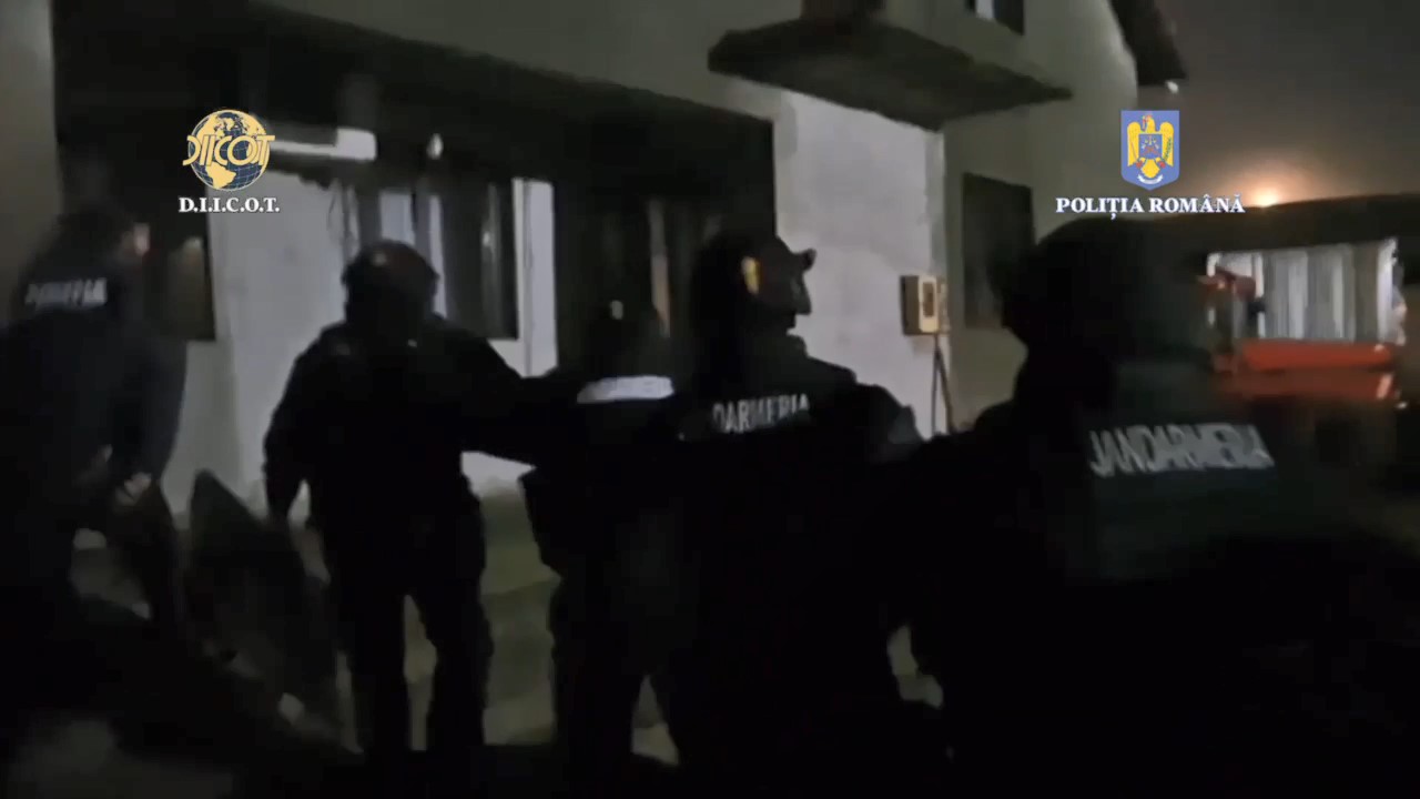 Percheziții la primarul din Crevedia într-un caz de trafic de persoane, astăzi, 10 decembrie 2024, polițiștii Serviciului de Combatere a Criminalității