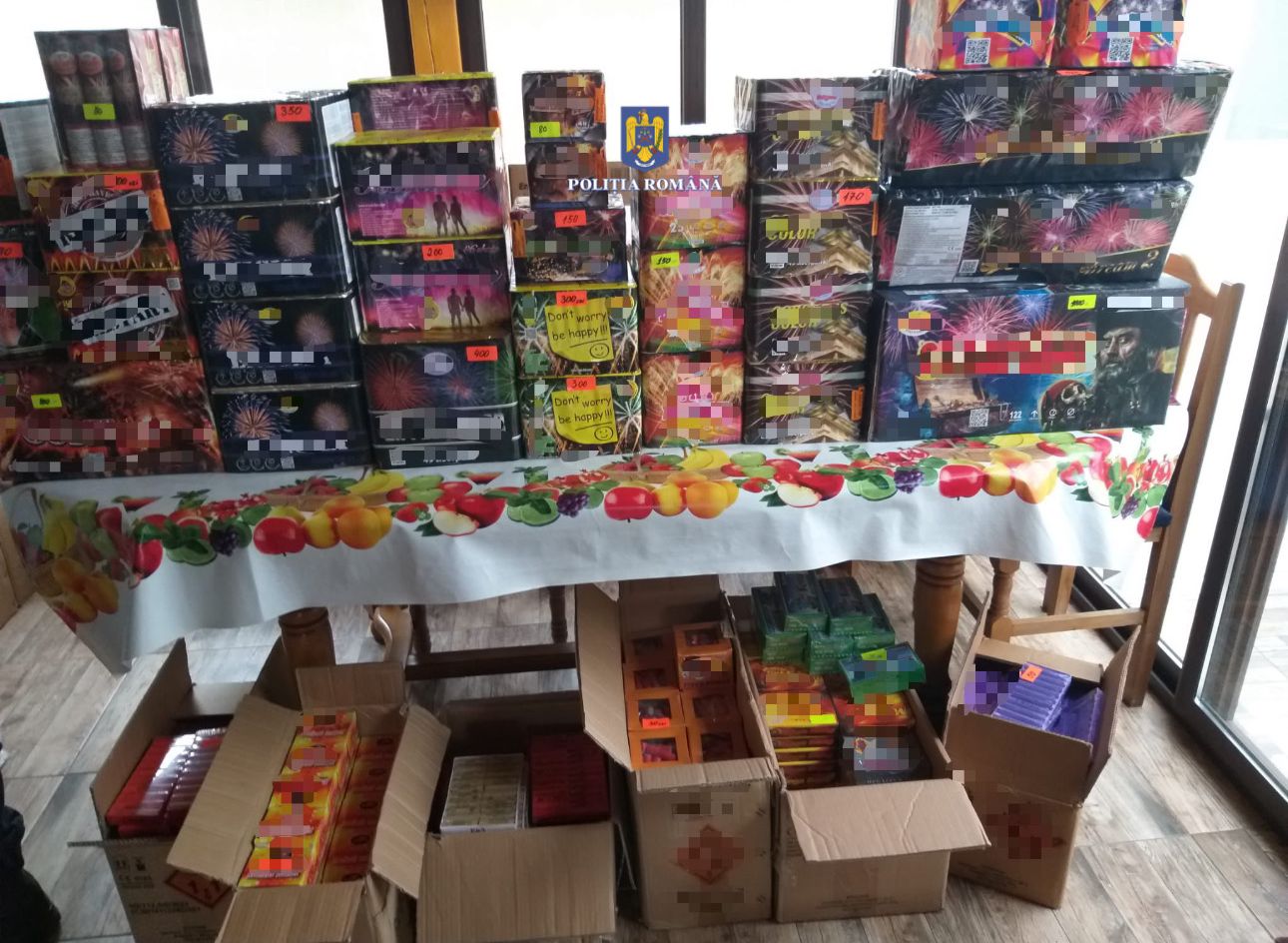 Percheziții în Târgoviște: Arsenal de petarde confiscat de petarde, 1.500 de kilograme de articole pirotehnice ilegale.