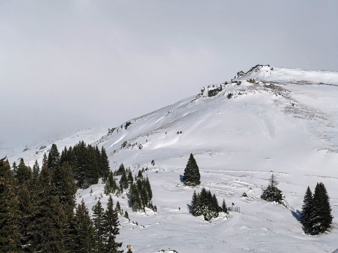 Risc mare de avalanșă în Munții Bucegi, Salvamont Dâmbovița a emis un avertisment serios pentru toți iubitorii muntelui