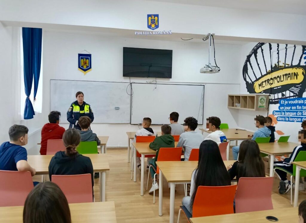 Polițiștii de la Siguranță Școlară, alături de elevi pentru un climat școlar mai sigur Polițiștii de la Siguranță Școlară, alături de elevi pentru un climat școlar mai sigur.În perioada 5-11 decembrie, polițiștii de la Biroul Siguranță Școlară
