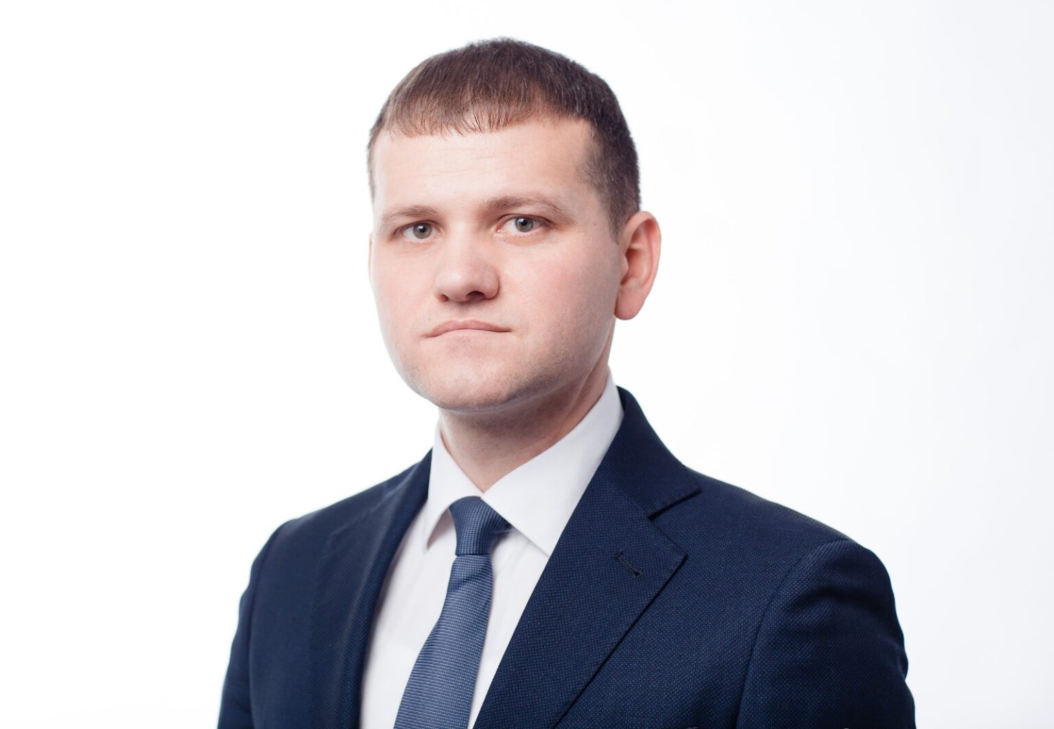 În urma alegerilor parlamentare din 1 decembrie, Valeriu Munteanu, vicepreședinte al Alianței pentru Unirea Românilor (AUR)