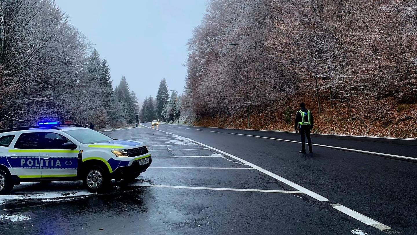 AVERTIZARE, VREMEA SE SCHIMBĂ RADICAL: În sezonul rece, condițiile meteo pot transforma drumurile într-un adevărat pericol