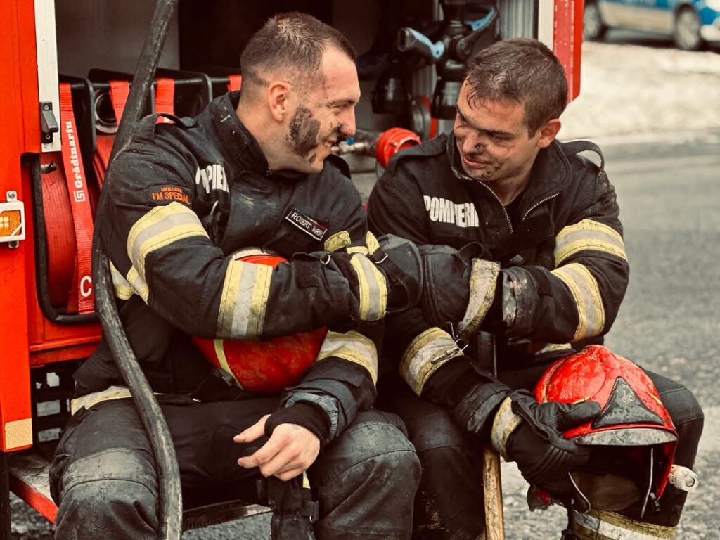 11 ani de solidă! În urmă cu 11 ani, pompierii, paramedicii, piloții, medicii, asistenții, salvamontiștii și voluntarii din România