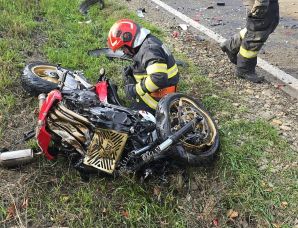 Accident rutier pe DN 7: Un motociclist rănit după o coliziune cu un autoturism.